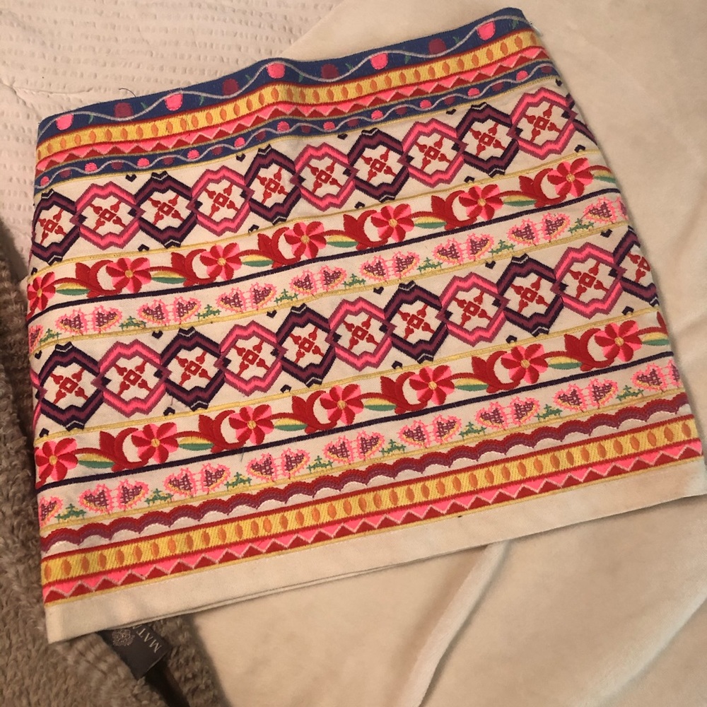 Embroidered skirt